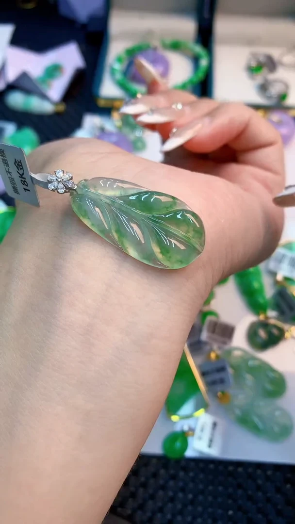翡翠18K金镶嵌吊坠(不含链)1
