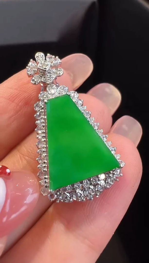 吊坠(不含链)18K金镶嵌翡翠吊坠