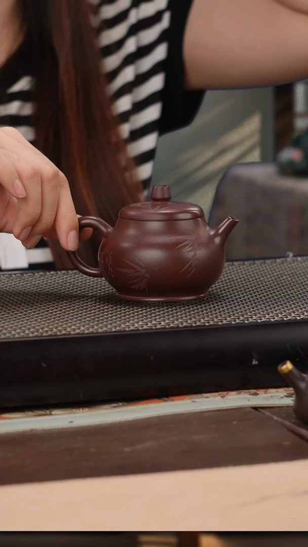 茶壶紫砂紫袍玉砂精工刻绘禅心潘壶150cc
