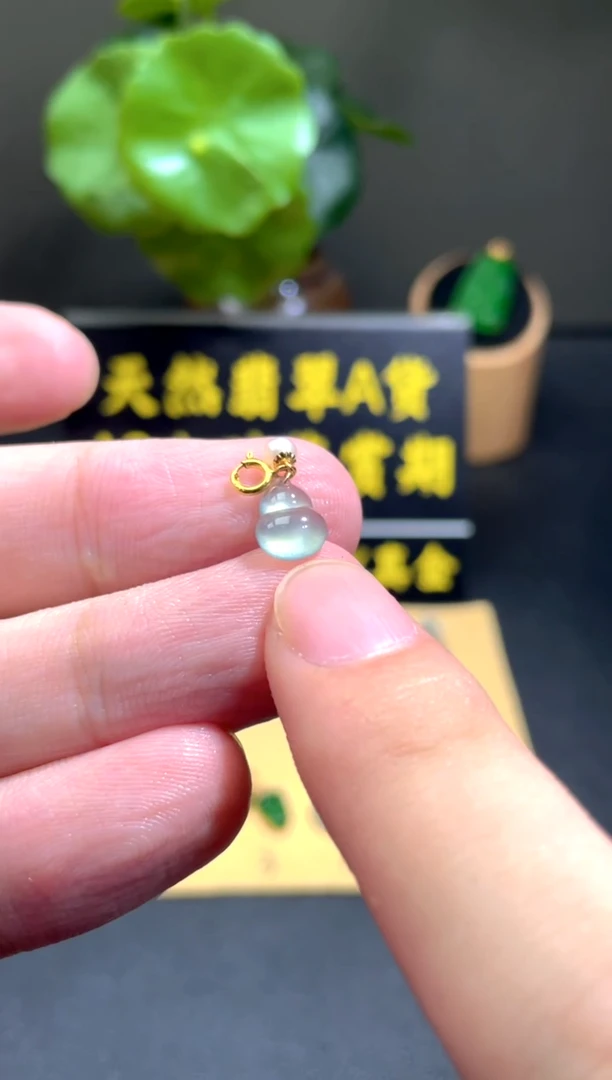 颈饰18K金镶嵌翡翠翡翠A货