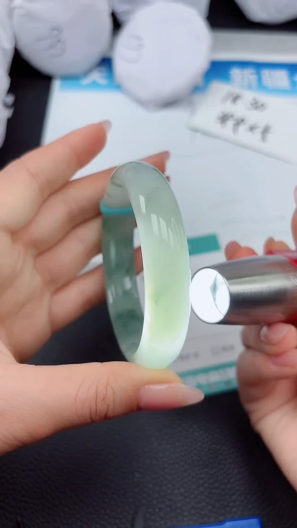 【闪购商品】石英质玉手镯未镶嵌A300