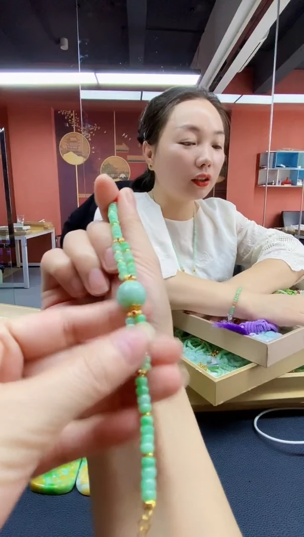 颈饰未镶嵌翡翠手链