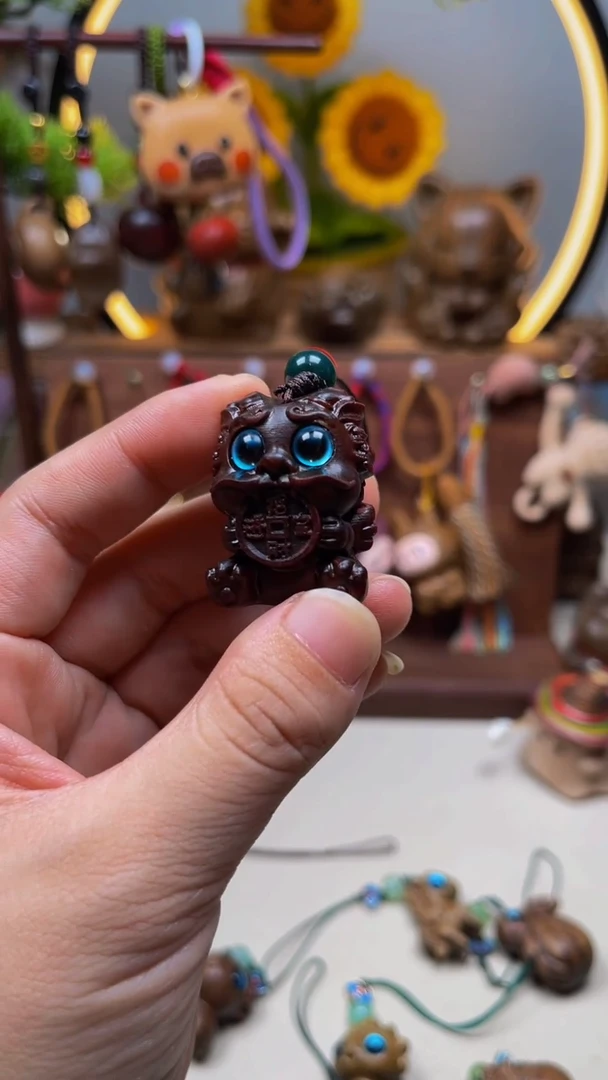 檀香木紫檀吞金兽挂件