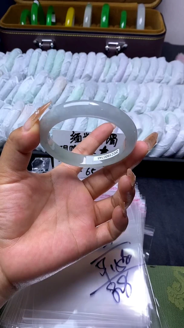 时尚女款缅料手镯2
