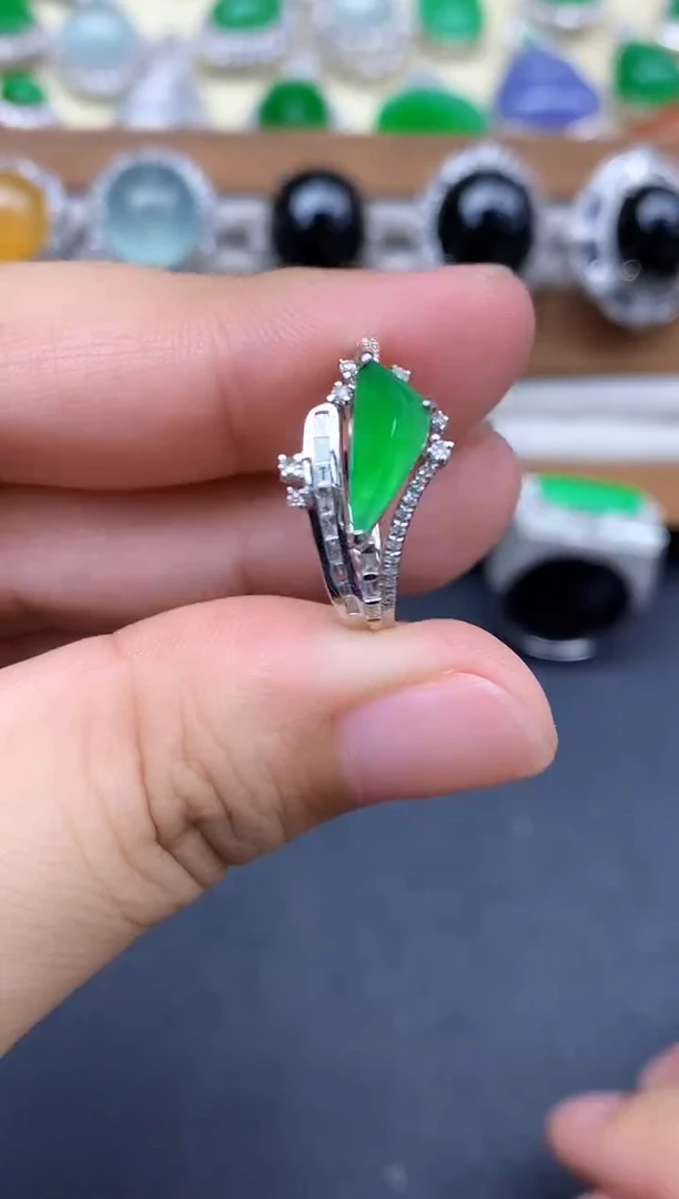 颈饰18K金镶嵌翡翠446-中国好珍宝