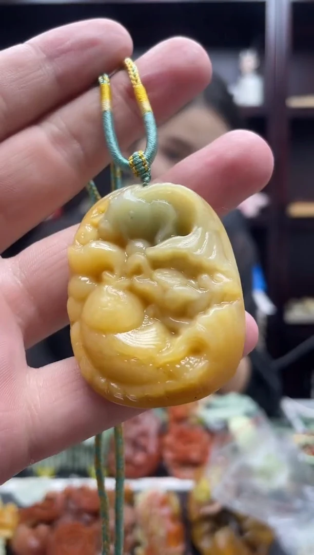 岫玉未镶嵌吊坠·