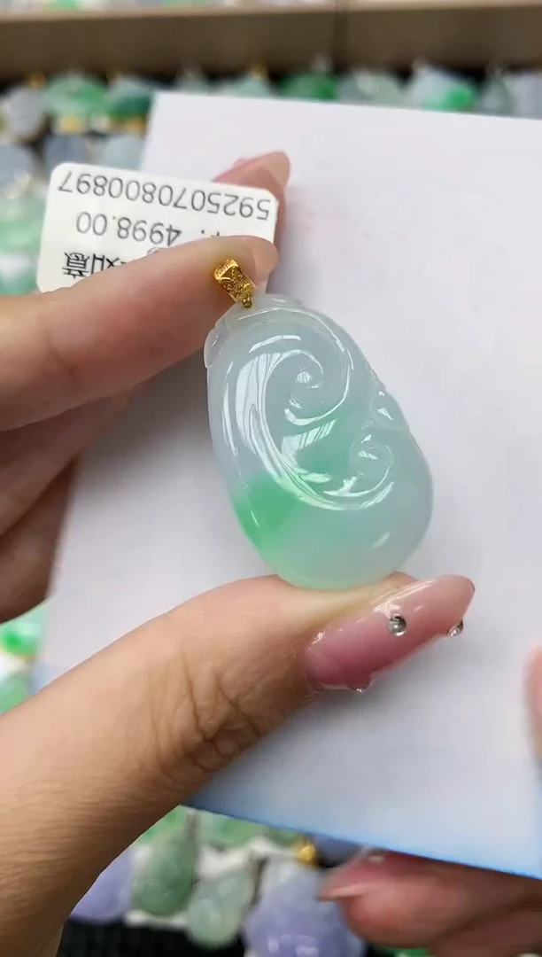 翡翠18K金镶嵌颈饰1111111111