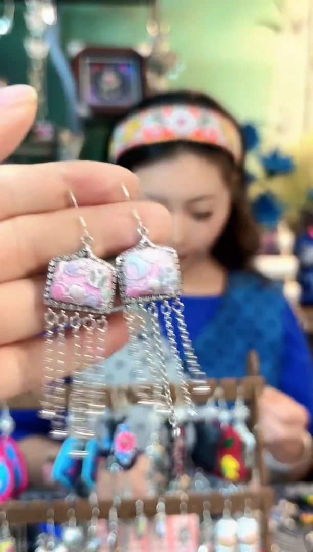 织绣彩云南阁非遗老绣饰品091