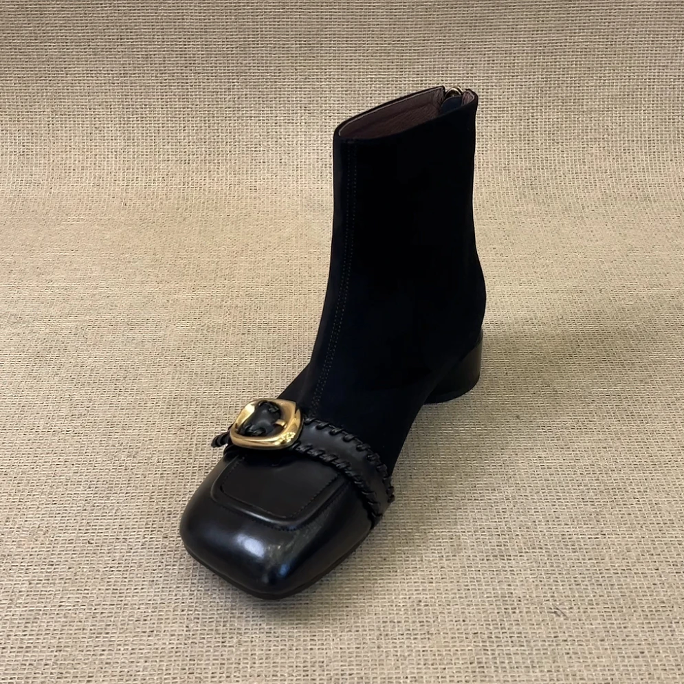 RubyL/3cm韩系时尚通勤金属扣拼接绒面后拉链方头粗跟短靴女款