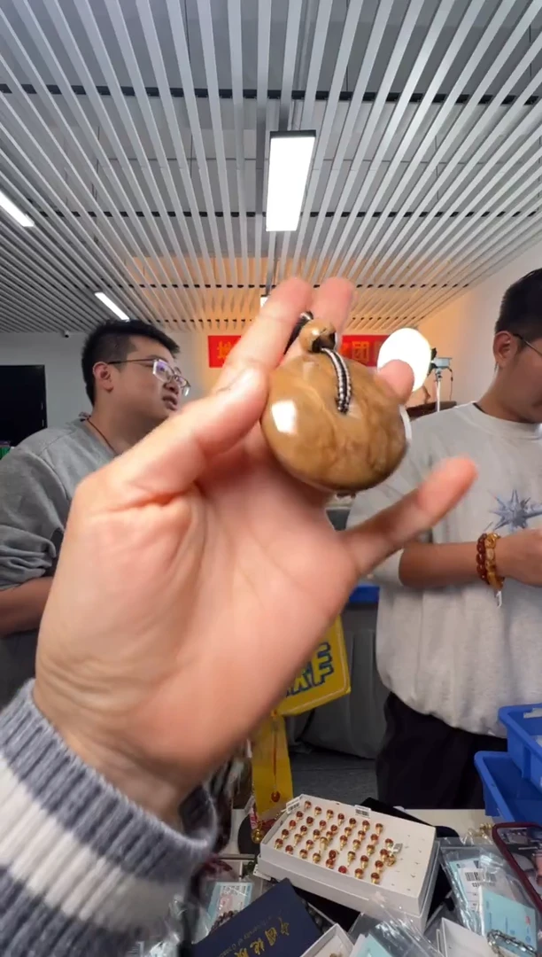 蜜蜡颈饰未镶嵌缅甸黄根吊坠根珀平安扣18.7克