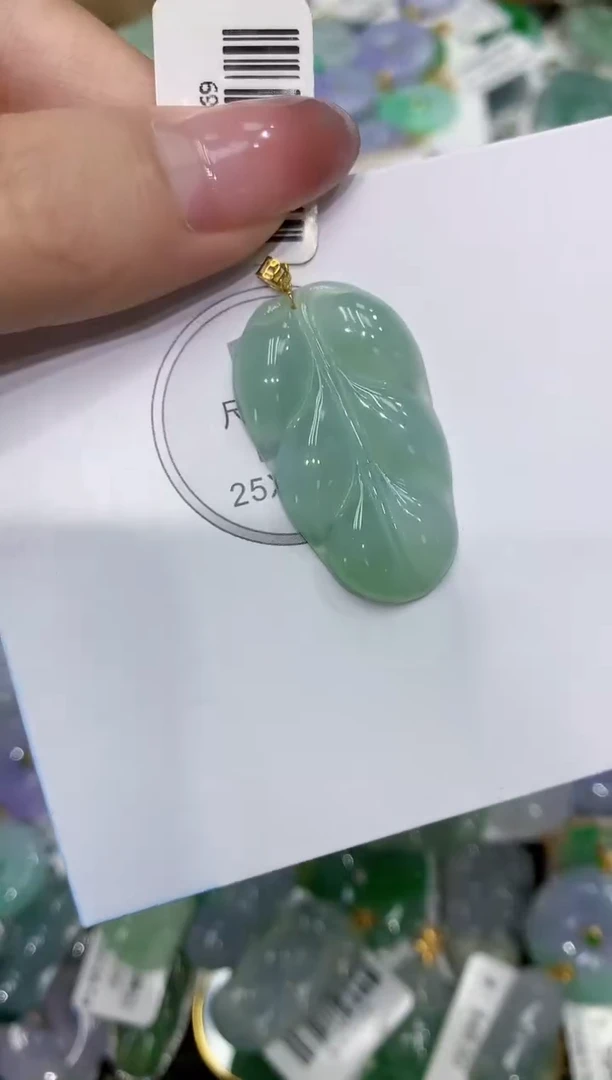 翡翠18K金镶嵌颈饰111111111111