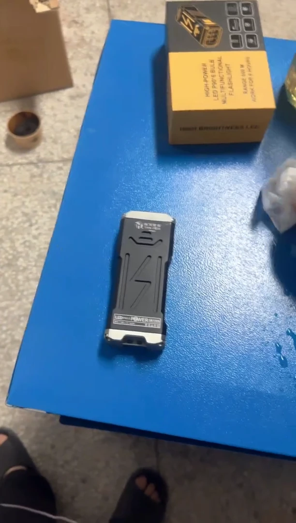 月光宝盒定焦强光手电筒