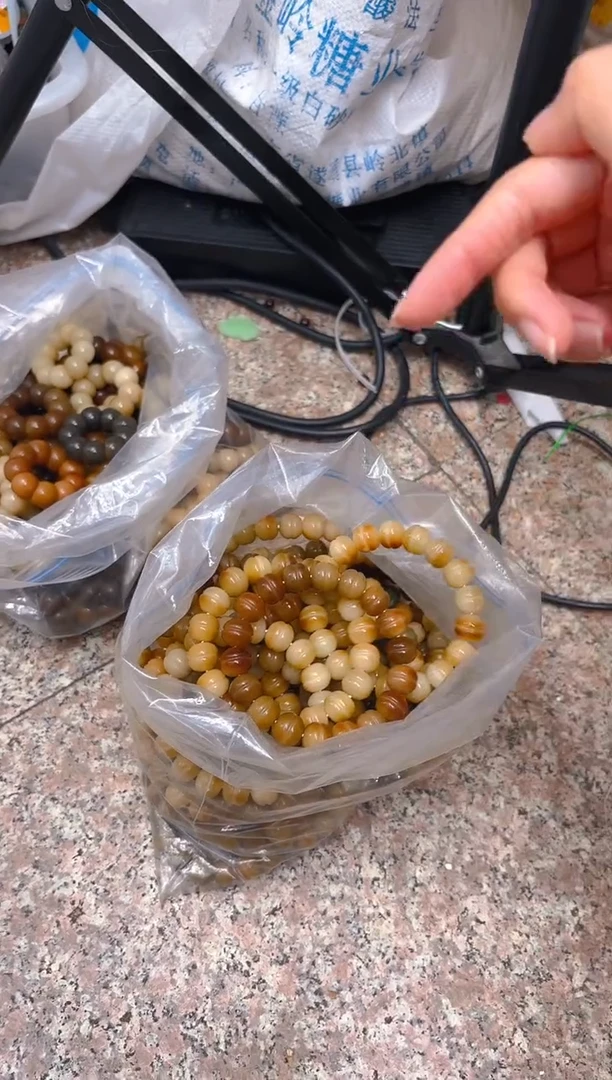 吊坠菩提根/象牙果浅色绿色汉堡单圈颜色随机一条
