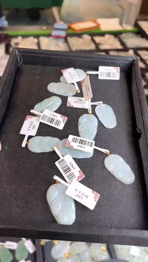 颈饰18K金镶嵌翡翠15825/多样性发一个