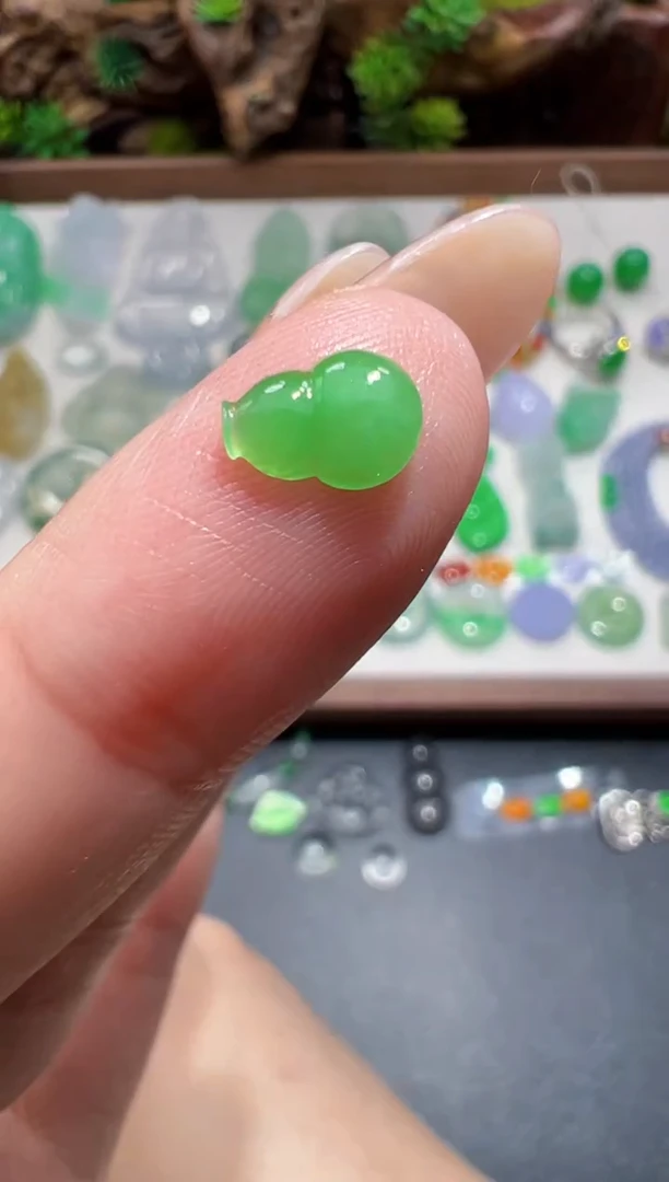 未镶嵌定制翡翠7.9*5.7*2.3葫芦