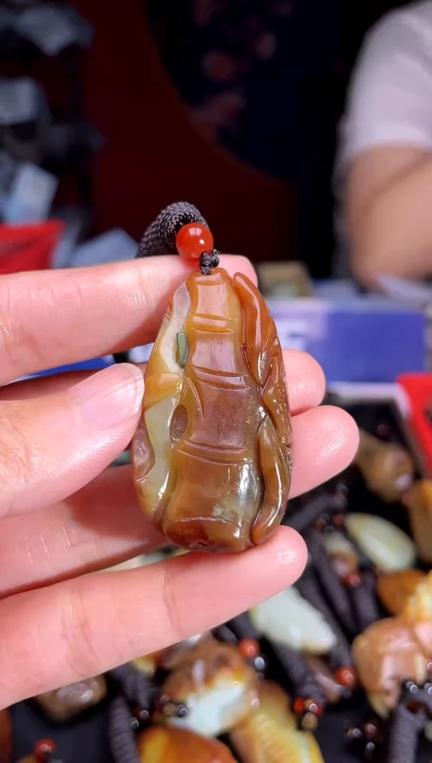 和田玉未镶嵌颈饰1