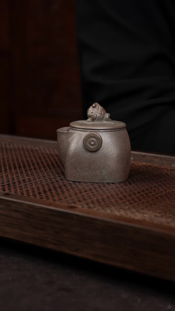 【闪购商品】紫砂茶壶岩中泥青蛙宝瓶