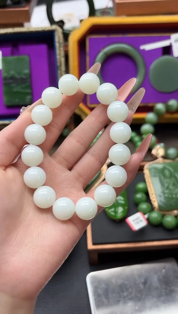 未镶嵌手串和田玉董小姐推荐 多样性发货 拍一发一yt14