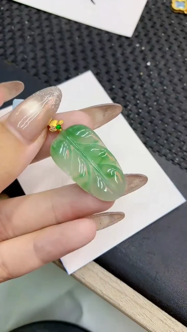 颈饰未镶嵌翡翠1
