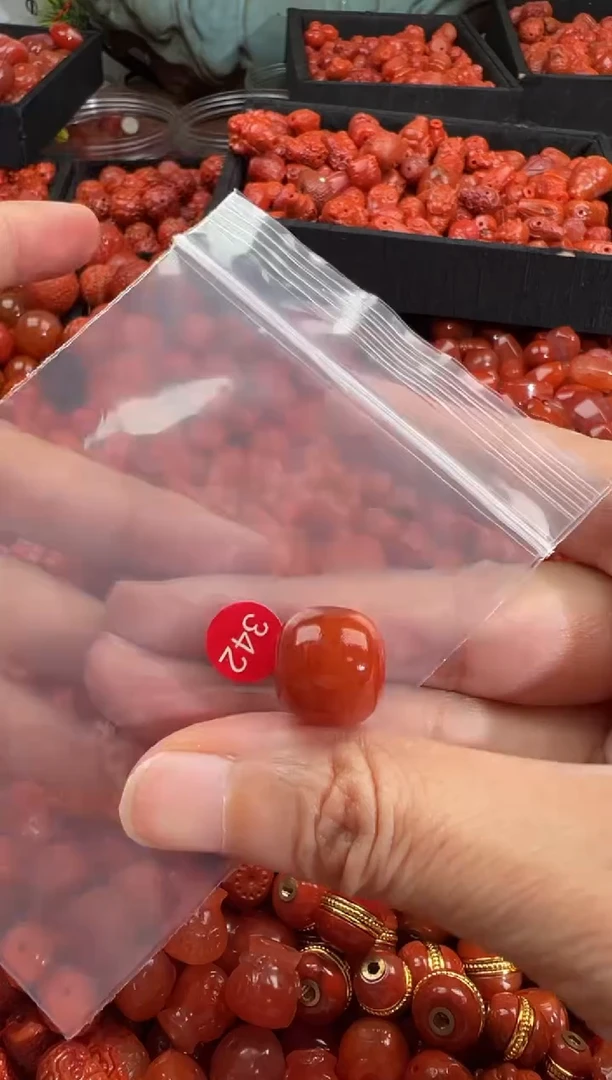 南红玛瑙未镶嵌颈饰1