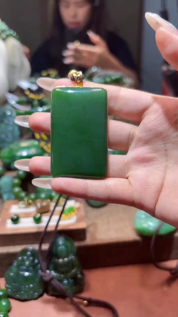 和田玉（碧玉）18K金镶嵌颈饰1