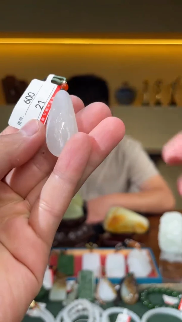 和田玉未镶嵌颈饰1