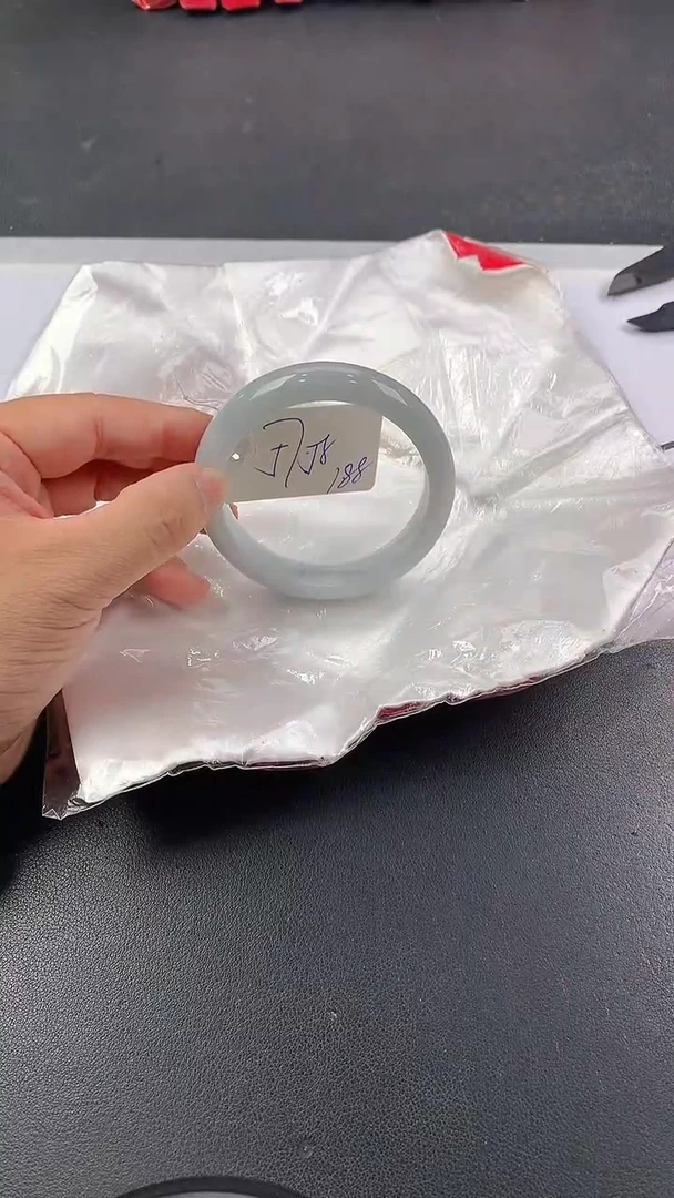 翡翠手镯未镶嵌208