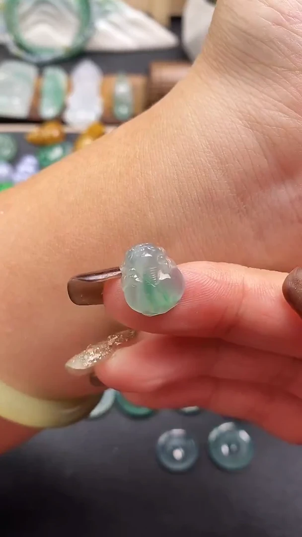 颈饰未镶嵌翡翠金蟾