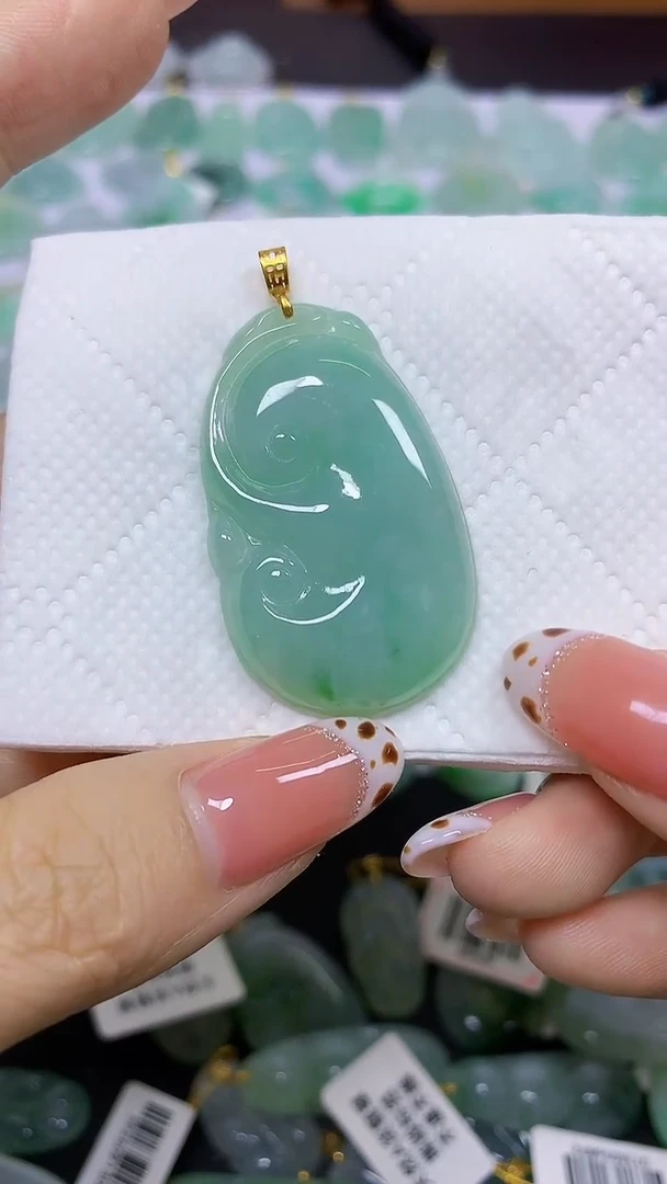 颈饰18K金镶嵌翡翠天然翡翠A货