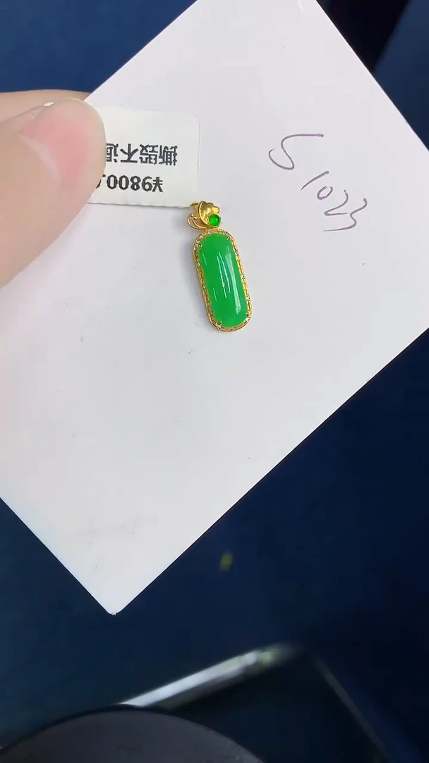 颈饰18K金镶嵌翡翠天然翡翠缅甸A货