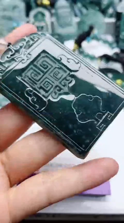 颈饰未镶嵌翡翠