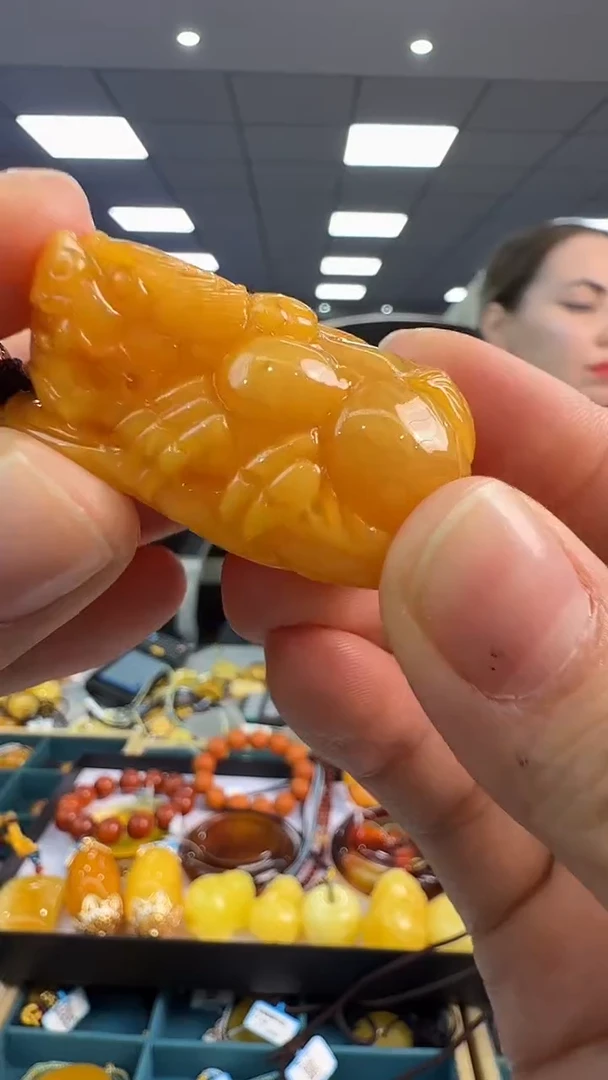 琥珀颈饰未镶嵌206秒拍号 假一罚三