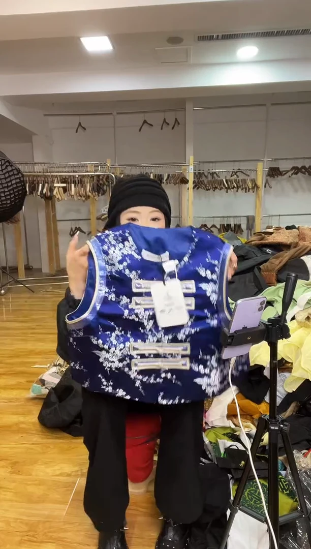 M码     110斤  马甲