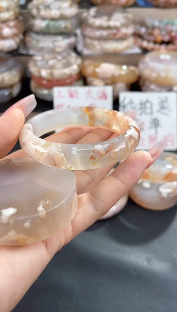 未镶嵌手镯石英质玉56