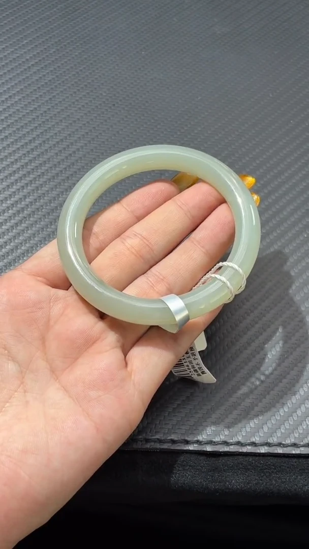 未镶嵌手镯和田玉（青白玉）且末近矿手镯55+微色差