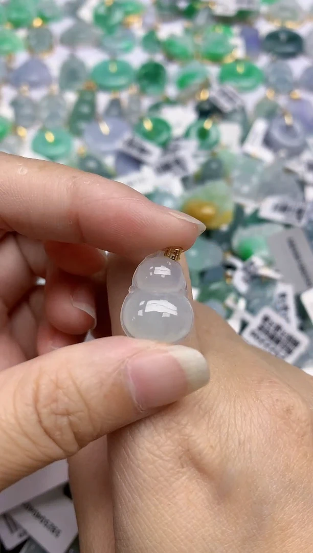 翡翠未镶嵌颈饰天然翡翠A货