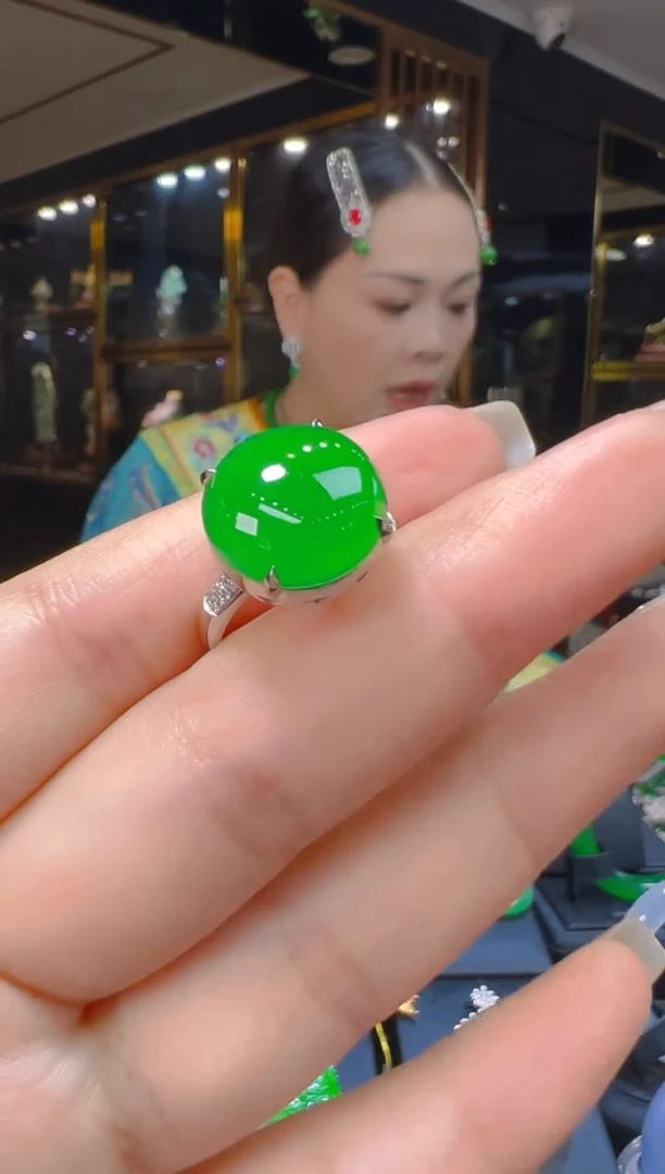 18K金镶嵌戒指翡翠082
