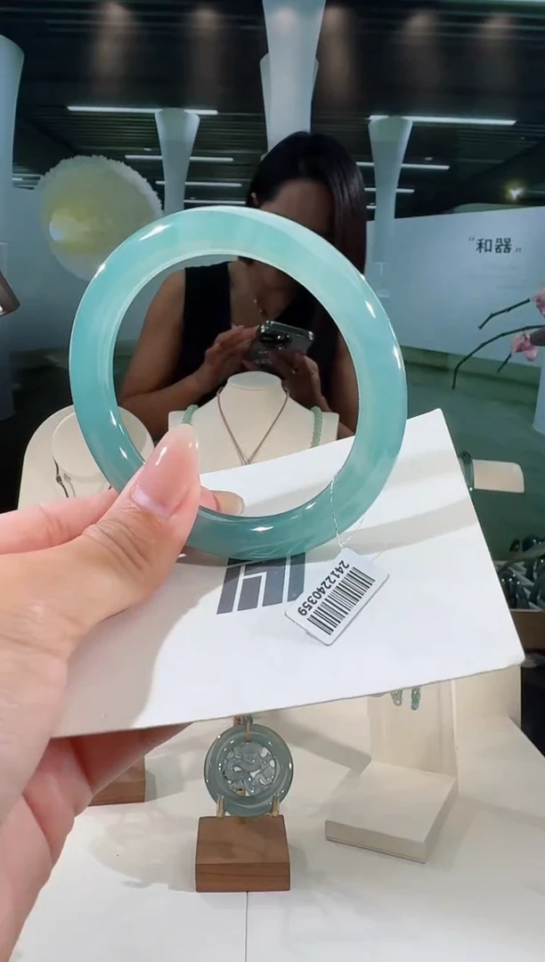 翡翠手镯未镶嵌56圈