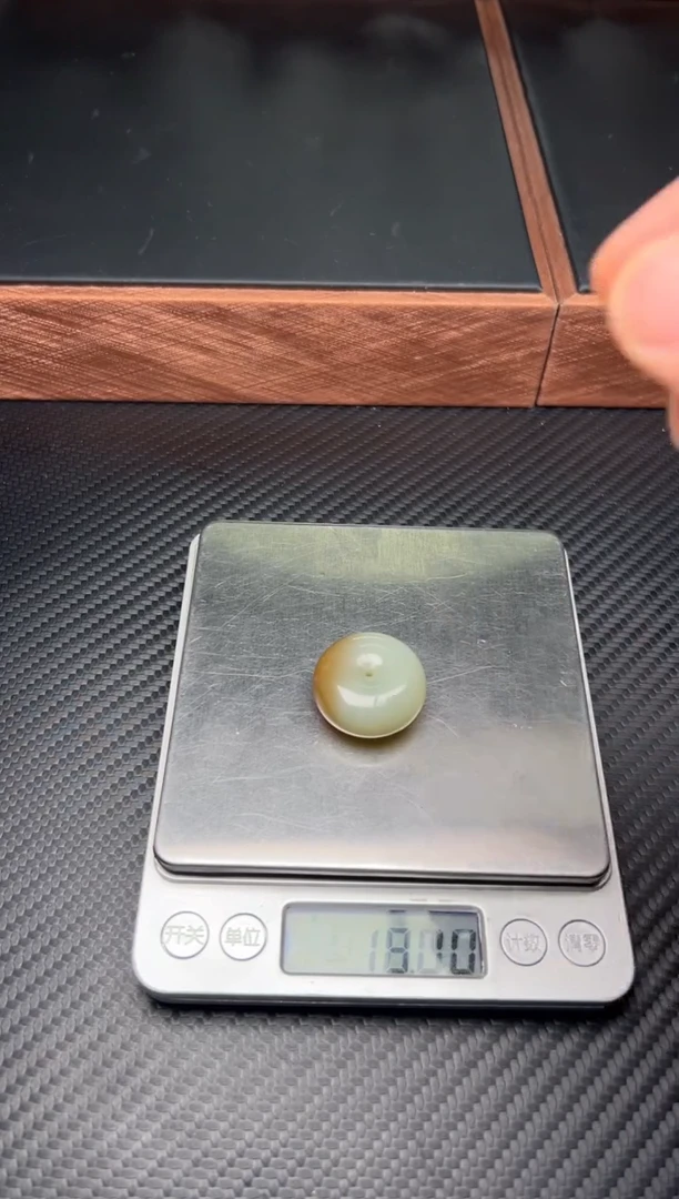 吊坠(赠链)未镶嵌和田玉若羌微色差Mm
