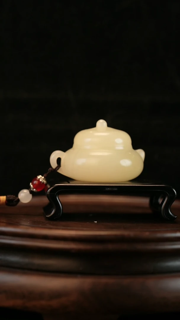 云南石竹叶青雕刻：把把壶