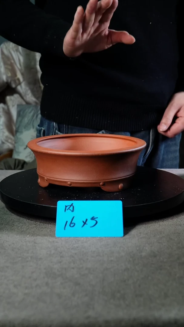 A宜兴紫砂小花盆