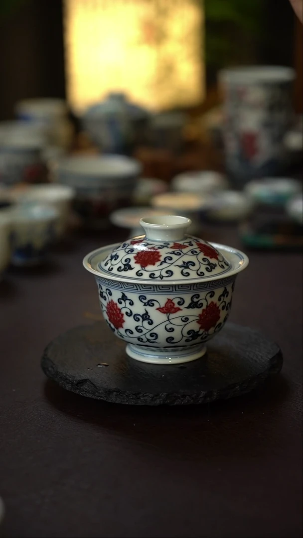 景德镇全手工手绘青花釉里红缠枝莲二才盖碗（大）