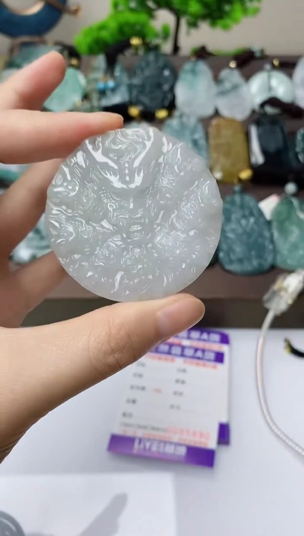 翡翠未镶嵌颈饰