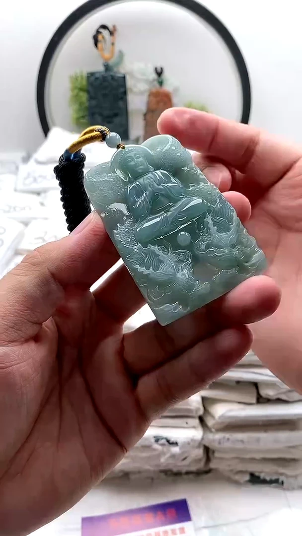 颈饰未镶嵌翡翠大日如来
