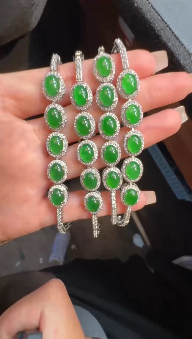 未镶嵌定制翡翠翡翠A货有轻微色差属于正常现象，手链多样性发货1