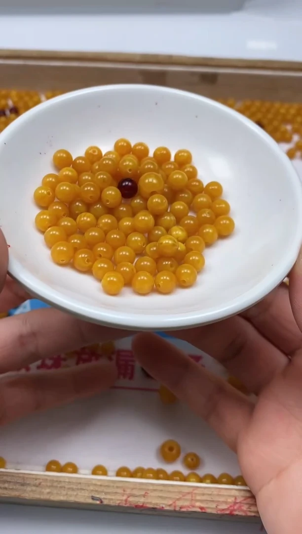 未镶嵌蜜蜡裸石M2 鸡油黄蜜蜡6mm50颗15元