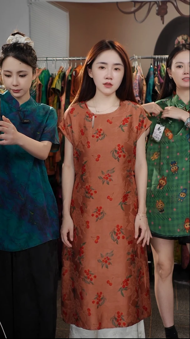 樱桃连衣裙