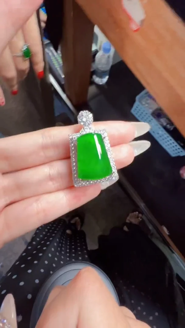 未镶嵌定制翡翠翡翠A货有轻微色差属于正常现象无事牌多样性发货1