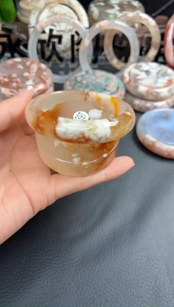 未镶嵌手镯（圆镯）石英质玉57