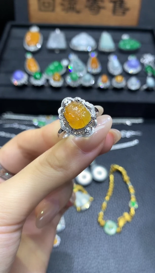 18K金镶嵌戒指翡翠9团购